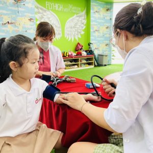 BUỔI KHÁM SỨC KHOẺ TỔNG QUÁT TẠI TRƯỜNG
