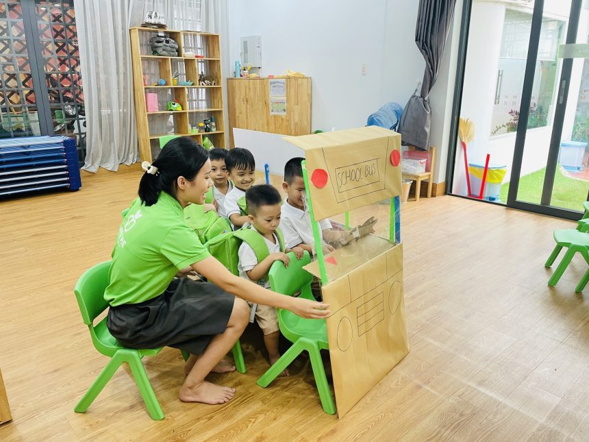 AN TOÀN CHO BÉ – KỸ NĂNG THOÁT HIỂM KHI ĐI Ô TÔ, XE BUS